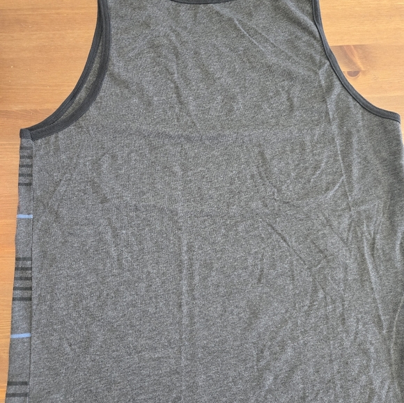 2 quicksilver , mens XL slim fit tanks - Picture 3 of 7